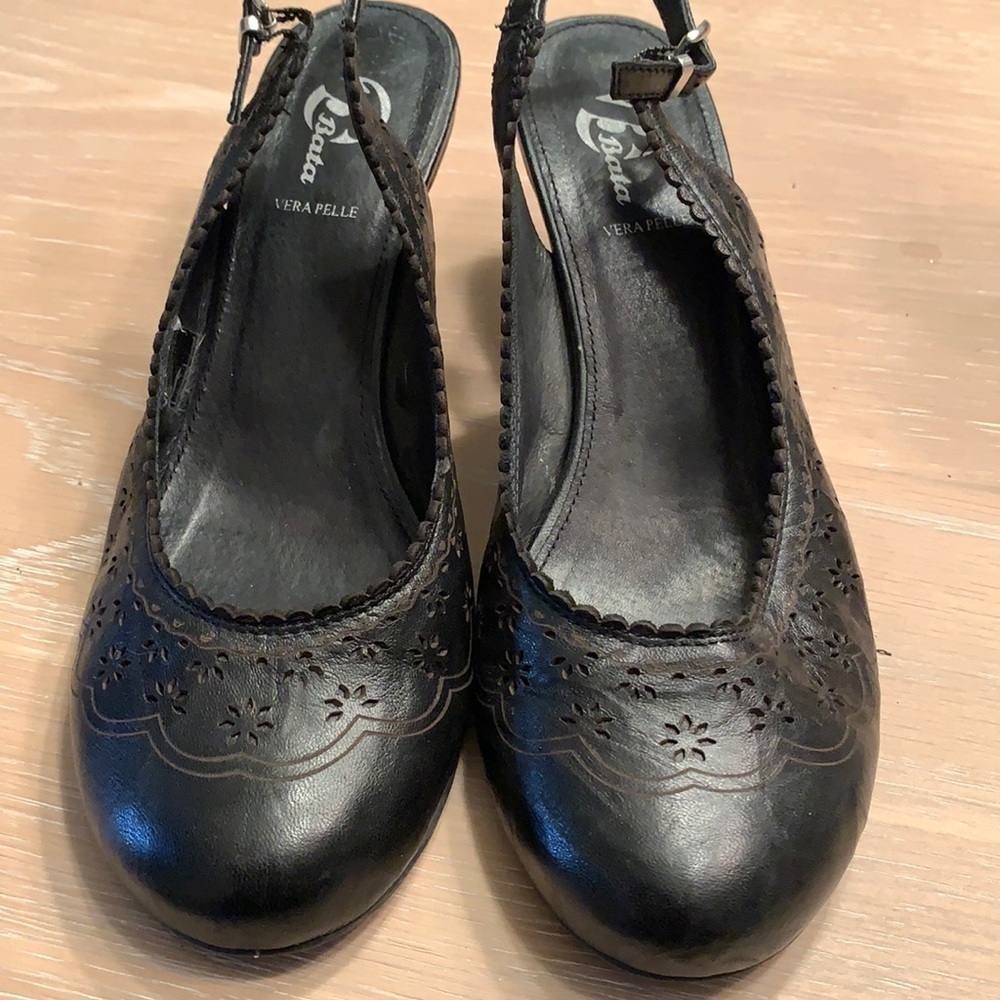 Bata Vera Pelle black shoes laser cut design Sz 8